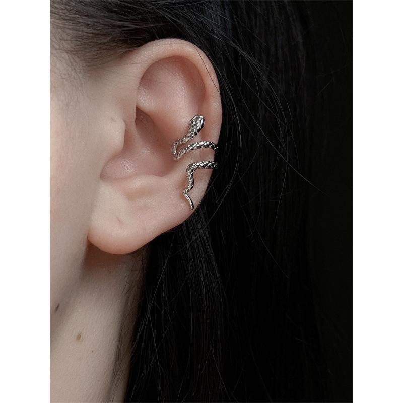 Trendy Snake Ear Cuff: Stylish, No-Piercing Jewelry for Fashionable Girls