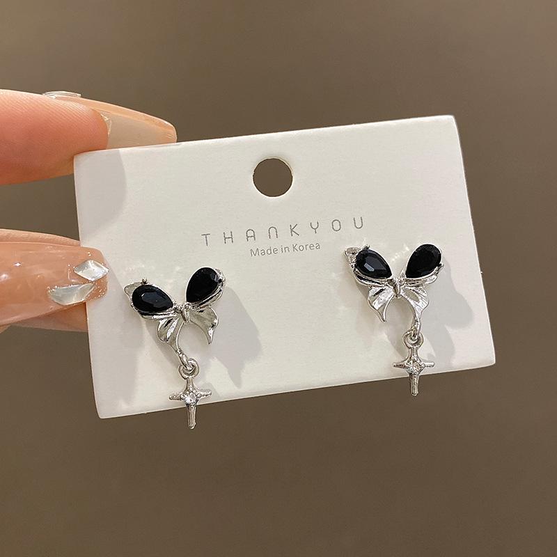 

Silver needle sweet cool style black butterfly fringed earrings light luxury high sense exquisite stud earrings niche temperament earrings