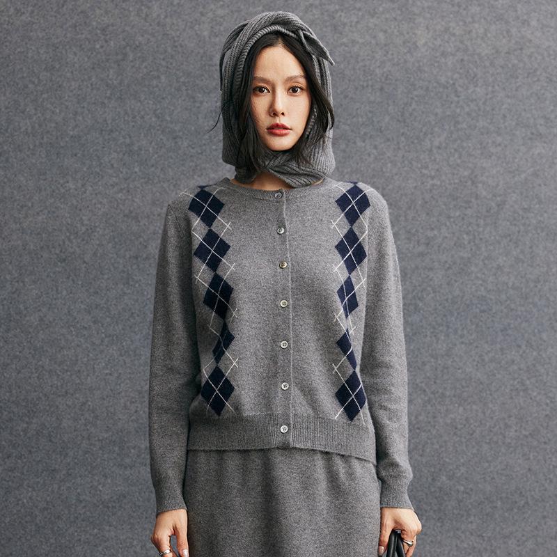 Women's Cashmere Diamond Pattern Cardigan - Retro Color-Blocked Long Sleeve Sweater for Autumn/Winter