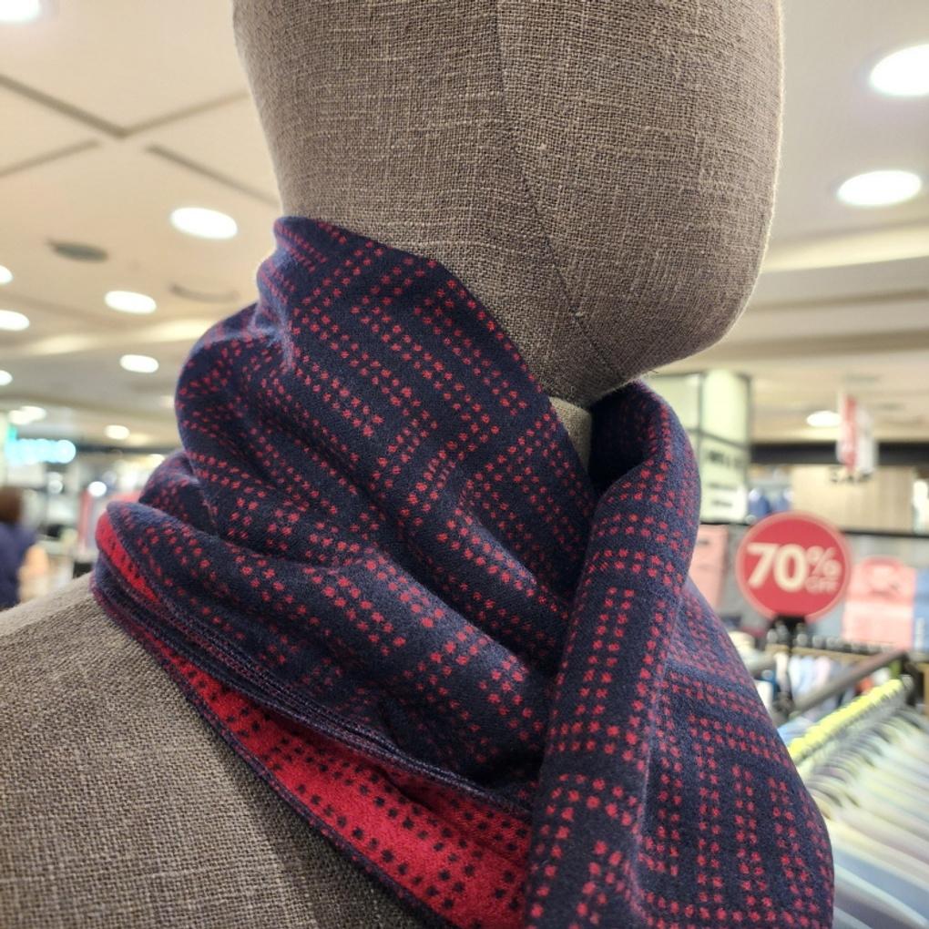 High-quality, Soft-touch, Easy-care Rayon Modified Herringbone Point Double-sided Muffler