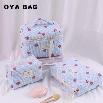 Kosmetiktasche mit hoher Kapazität, gesteppt, Erdbeermuster, Nischendesign