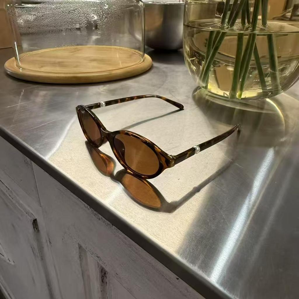 Material Women Sun Glass Oval Shape Uv400 Protection Sunglasses For Women Pearl Decoration Fashion Sunglass
