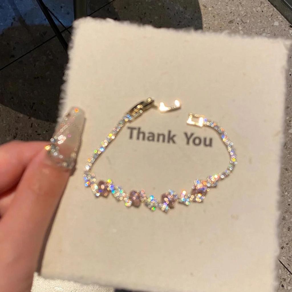 On The Run Princess Pink Diamond Armbånd Kvinnelig Utsøkt Design Enkel High-End Girl Heart Håndverk Bright Ice Cube Armbånd