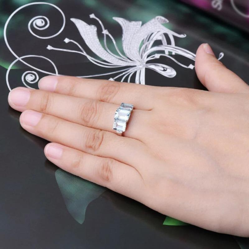 Bagues Carrées Attrayantes Couleur Argent Incrustées de Pierre Bleue Charms Mode Fête Fiançailles Mariage pour Femmes