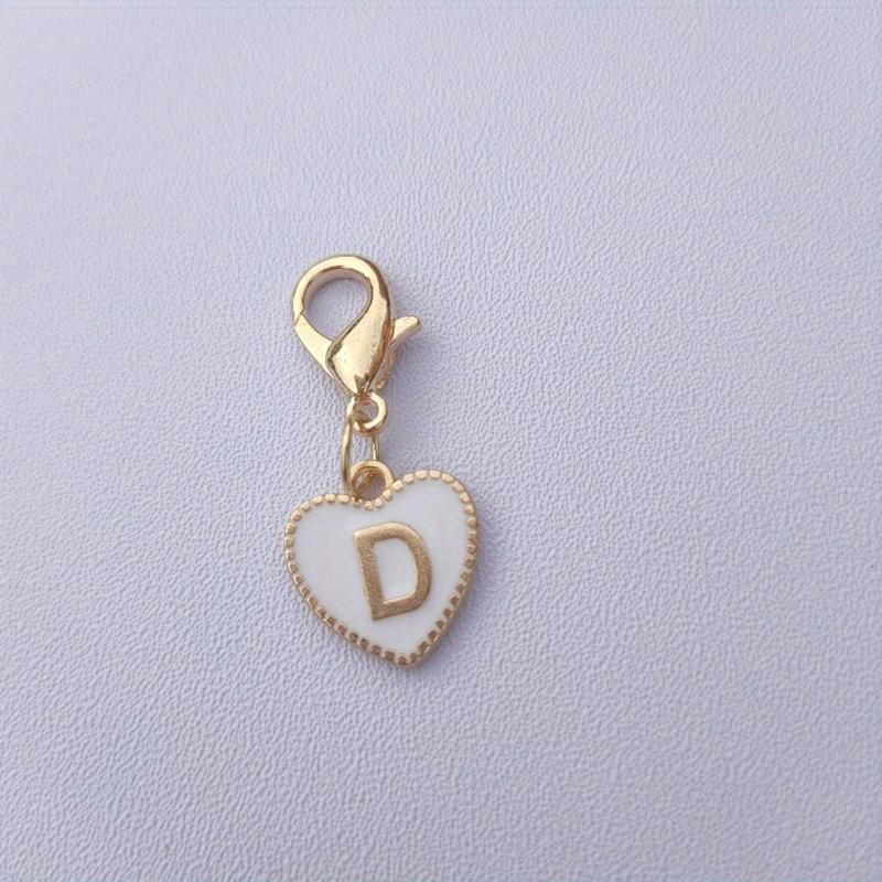 Hetsäljande 26 engelska bokstäver vit dubbelsidig persikohjärta nyckelring hjärtformad legeringsaccessoarprydnad