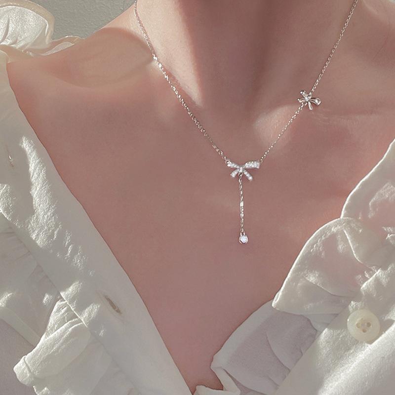 2023 Nouveau collier papillon tendance en diamant papillon Design de niche Sense Gold Clavicule Chain Femme Chaîne de cou polyvalente de luxe légère