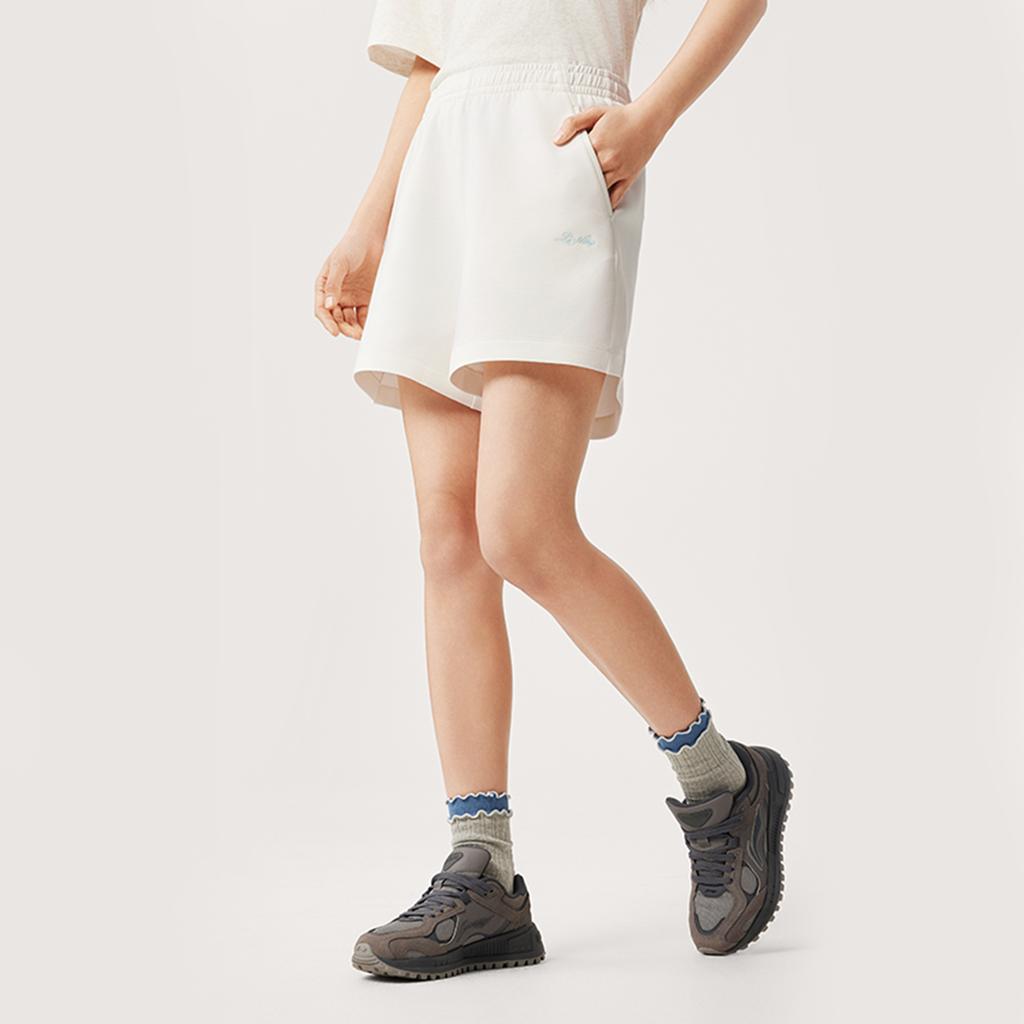 Li-Ning Sports Trend Series Solid Color Mid-Rise Breathable Versatile Straight-Leg Casual Shorts Women Shorts Off-White AKSV178-5
