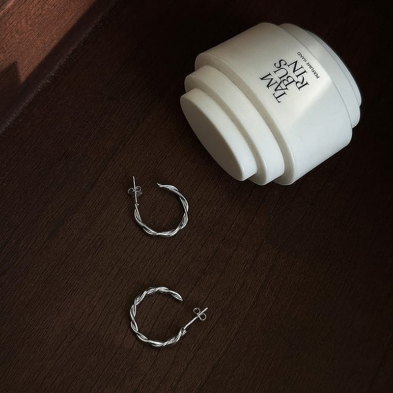 Mosxe [925silver] Enkel vriden örhänge