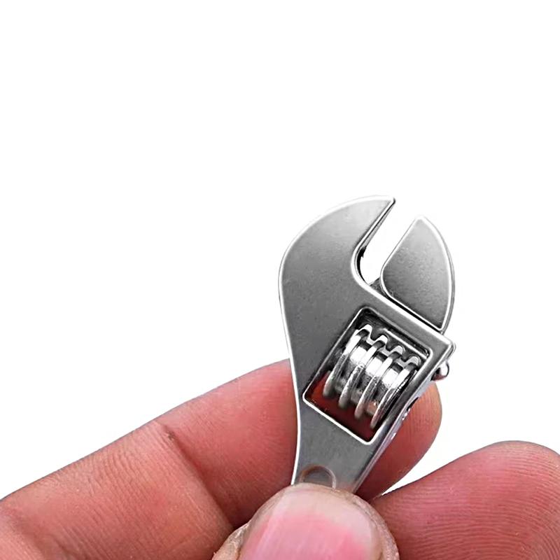 1Pc/5Pcs Key Pendant Key Zinc Alloy Keychain Outdoor Keychain Car Simulation Tool Keychain Backpack Security Fob Design