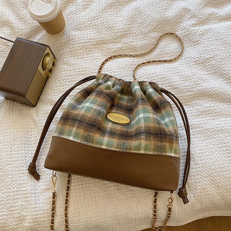 Fashionable Minimalist Collage Bucket Bag For Women In Brown Green And Coffee Colors зелёный