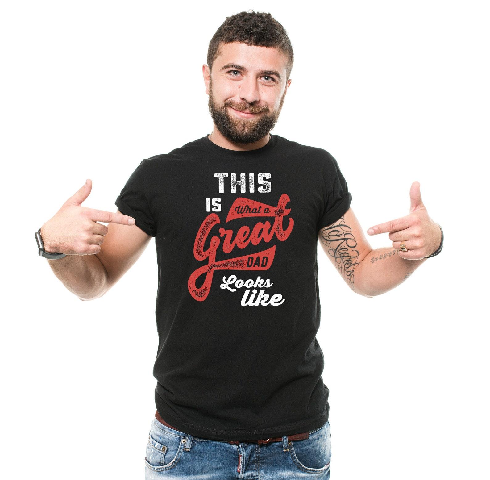 Men s This Is What A Great Dad Looks Like Shirt Funny Dad Shirt Father s Day Gift T-Shirt Dad Birthday Gift Father Gift Ideas Gift For Men M