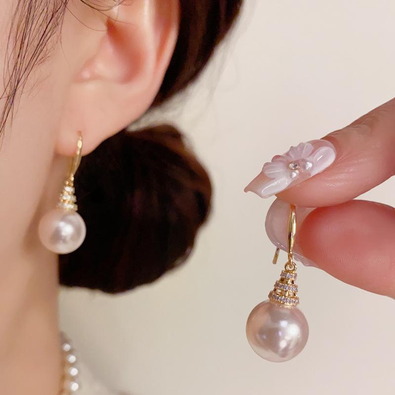 Women s Versatile Light Luxury Fashionable Simple Earrings 1 pair золотой