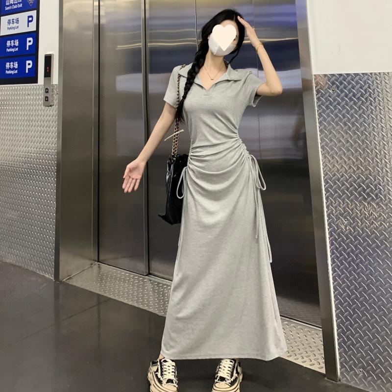 Große Größe Tunnelzug Taille und dünnes halb geöffnetes Halskleid Damenbekleidung Sommer schlankes Temperament kurzärmliges A-linienförmiges langes Kleid