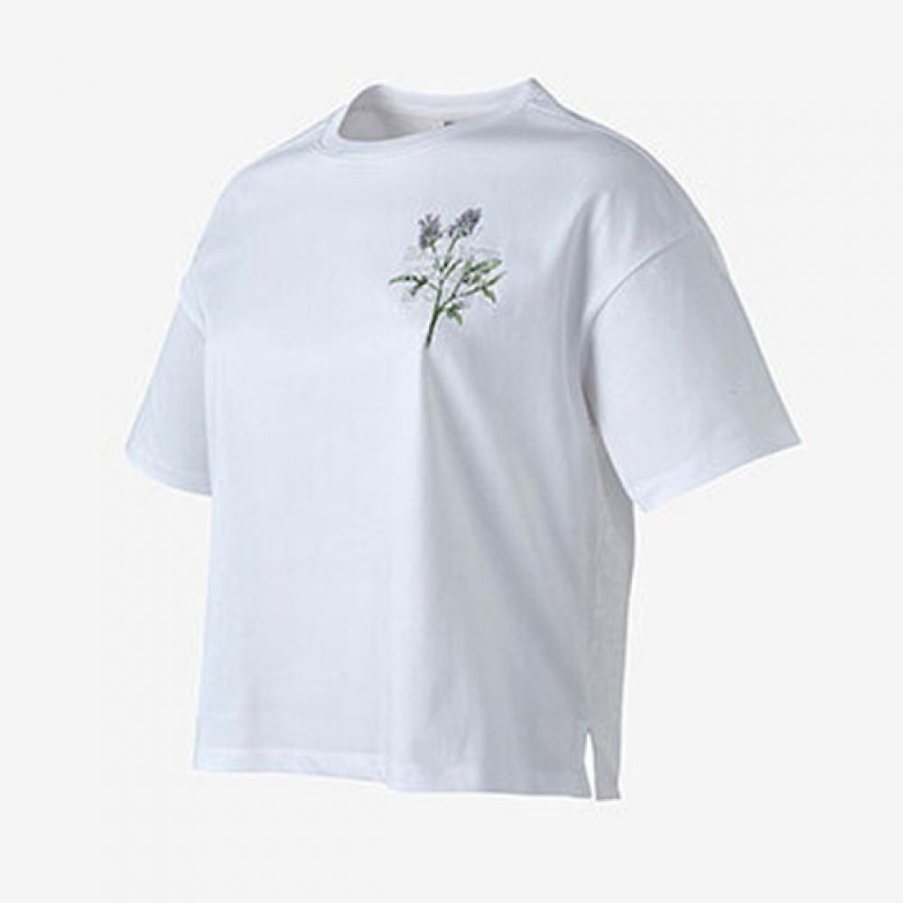 

New Balance Women S Semi Crop Small Flower Short Sleeve Tee Nbnec2w642 10 85