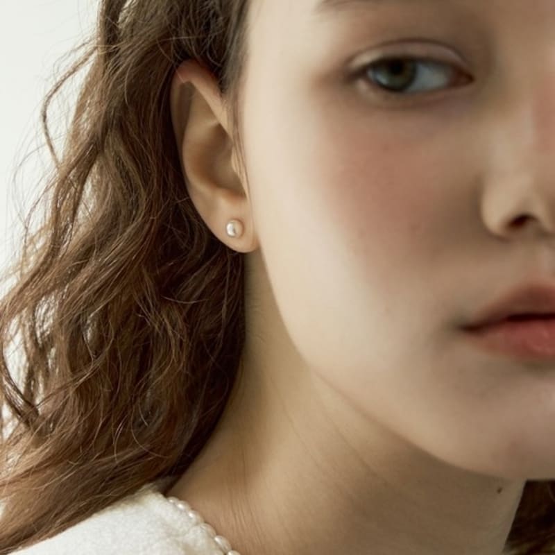 

BEFORE MOONRISE 14K Pearl Earrings 5mm GE301-5 Gold