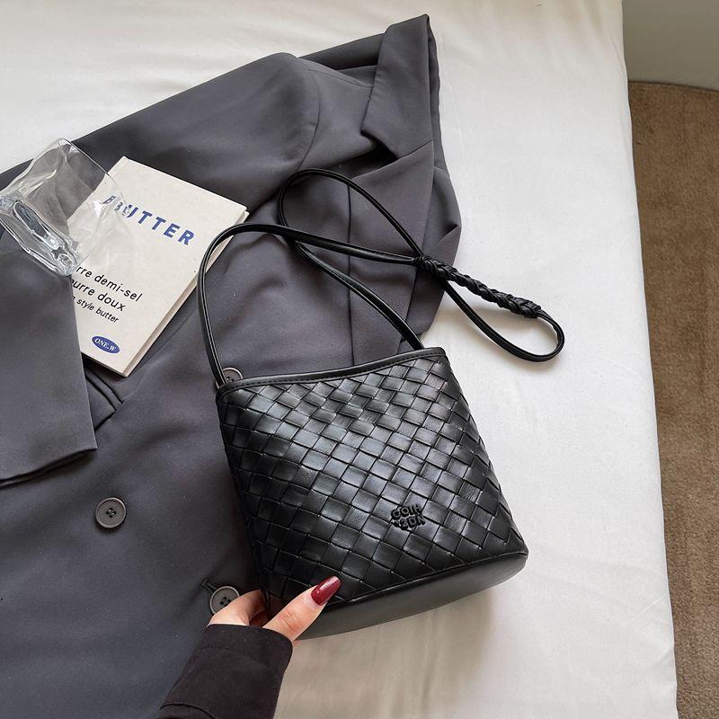 

[with Zip-up Interlayer] Woven Pattern Silver Bag Shoulder Mobile Phone Bag 2025 New Fashion All-Matching Small Bag Black without pendant