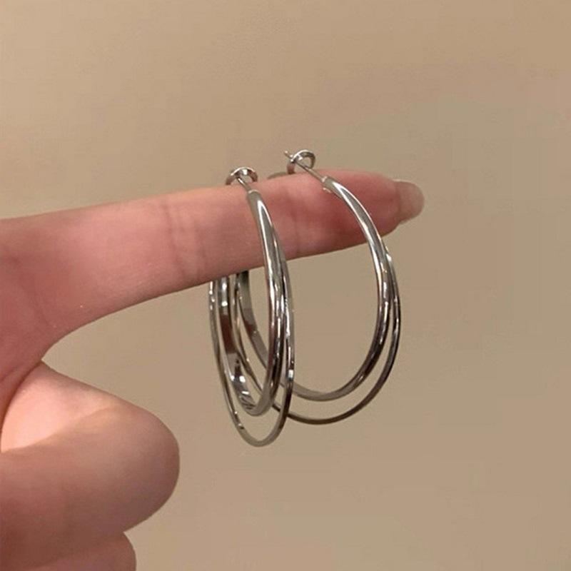 Light luxury high-end geometric double-layer large round circle earrings for women, design temperament simple plain ring earrings earrings