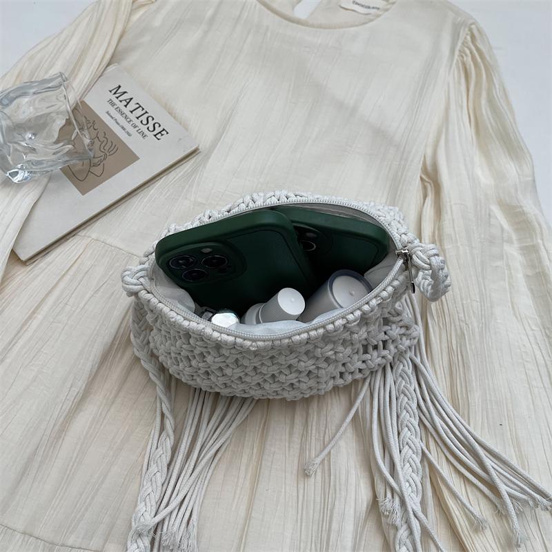 Seaside Beach Straw Bag Women's Vintage Woven Shoulder Bag Tassel Hollow Crossbody Bag