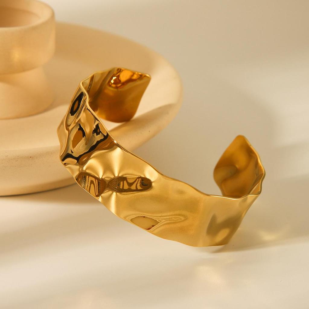 18K Gold Hammered Titanium Steel Bracelet - Elegant, Non-Fading, European-American Style