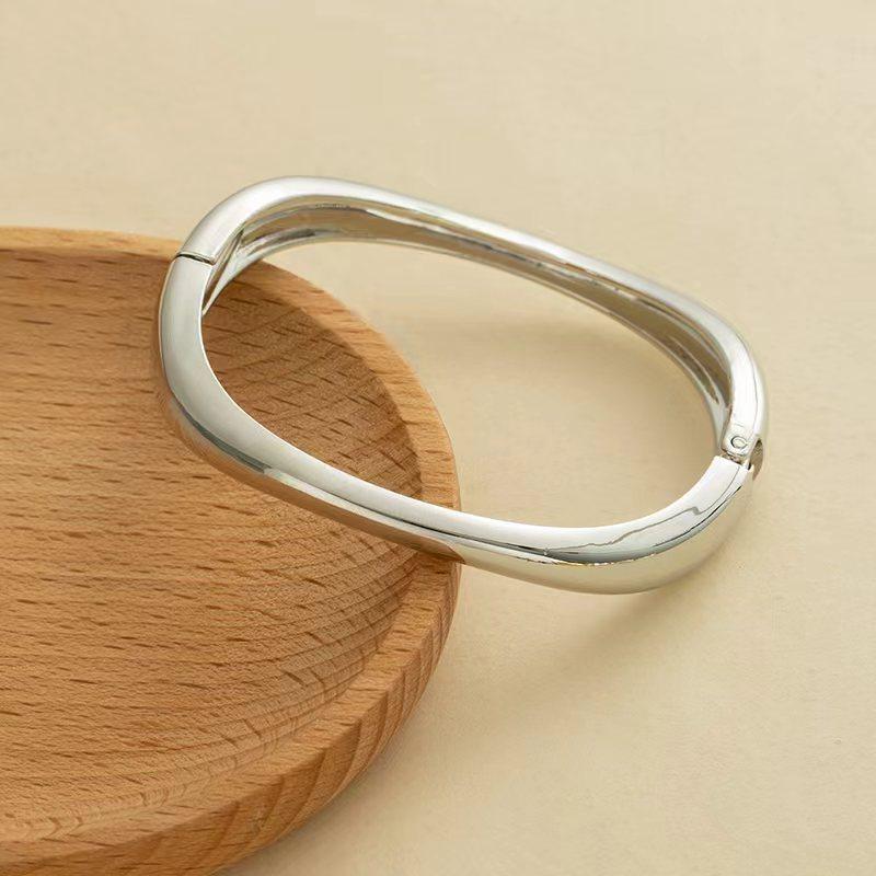 Wave Cold Wind Stacked Bracelet Exaggerated Simple Design Bracelet Light Luxury High-End Jewelry Women