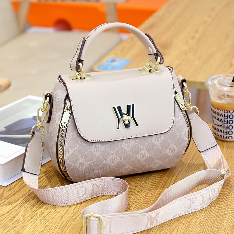 Bag Women's Versatile Small Square Bag 2025 New Women's Large Capacity Temperament Portable Shoulder Crossbody Bag Apple Bag Tide