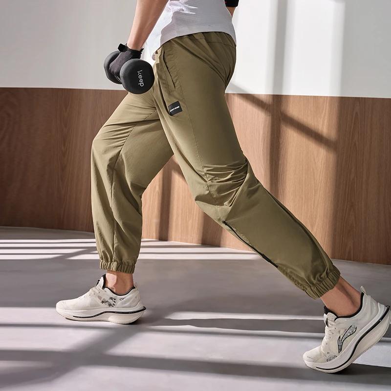 Li Ning Fitness Series Sports Fashion Cool Series Solid Color Logo Print Elastic Knitted Sports Pants Men Bottoms Brown AYKT547-1