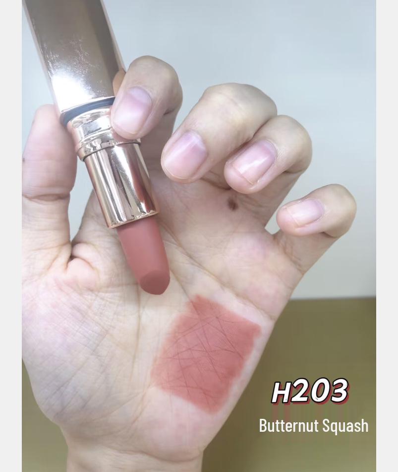 Huris Soft Focus Velvet Lipstick – Matte, Non-Drying, Non-Stick, Perfect for Parties