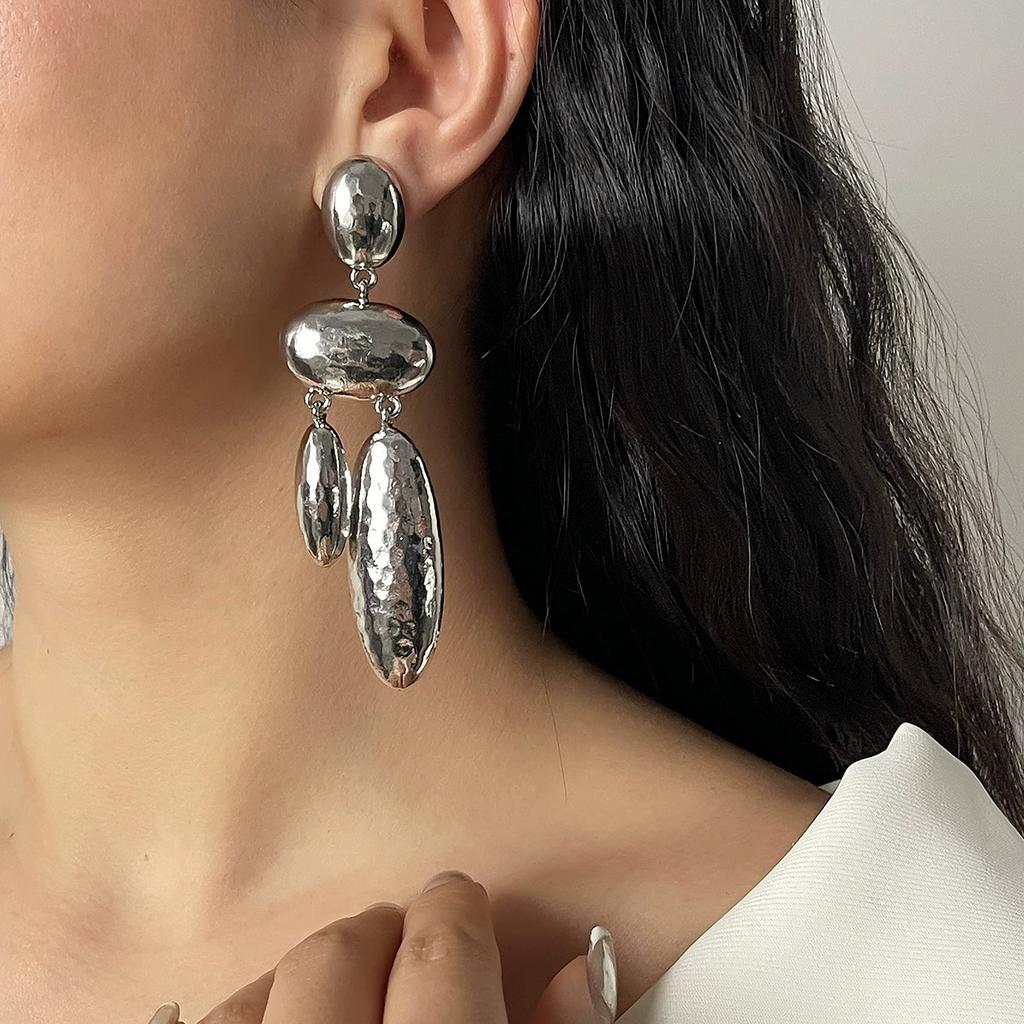 Exaggerated Light Luxury Metal Geometric Earrings for Women Oval Pendant Eardrop Retro Punk Classic Jewelry Gifts