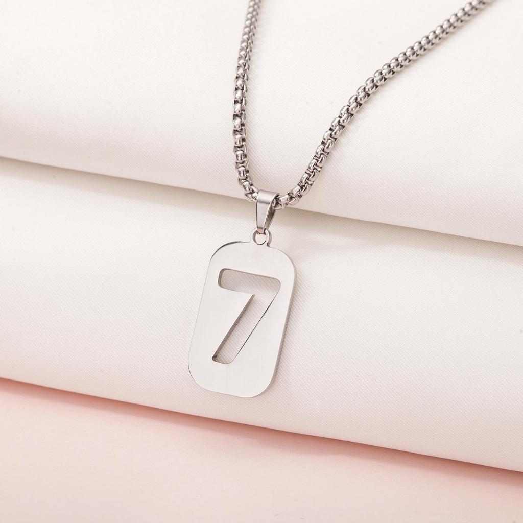 TOHM Glückszahl 7 Titan Halskette: Modisches, vielseitiges quadratisches Design für Influencer