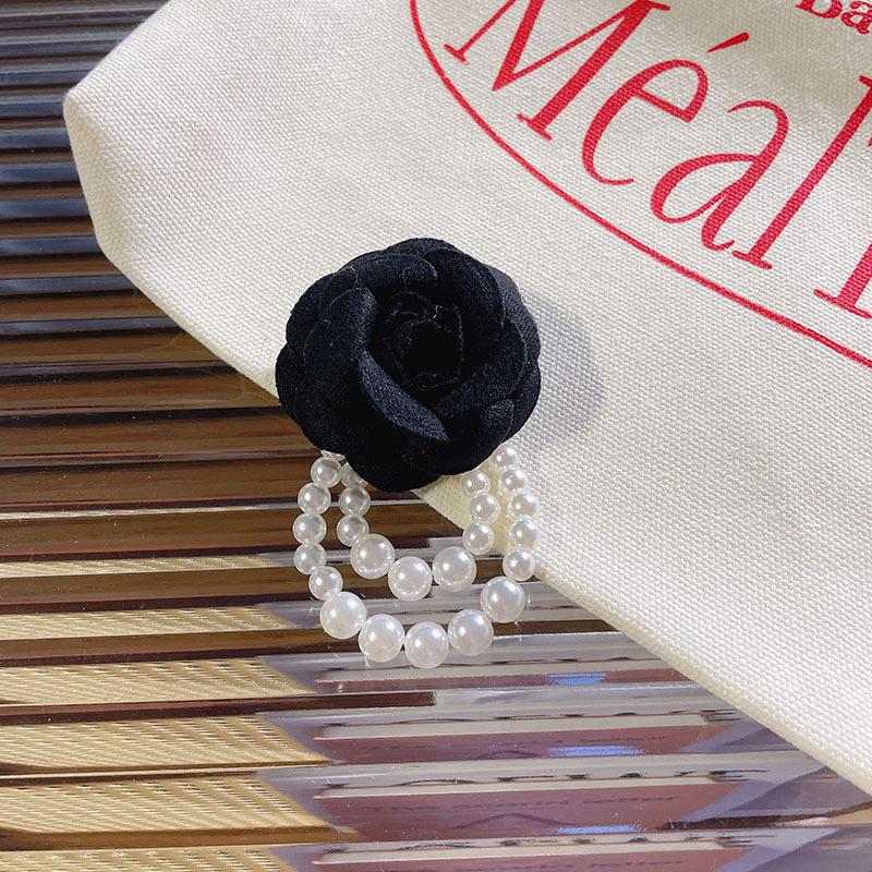 Xiaoxiangfeng Corsage Retro Exquisite Black and White Camellia Brooch Classic Pearl Beaded Pin