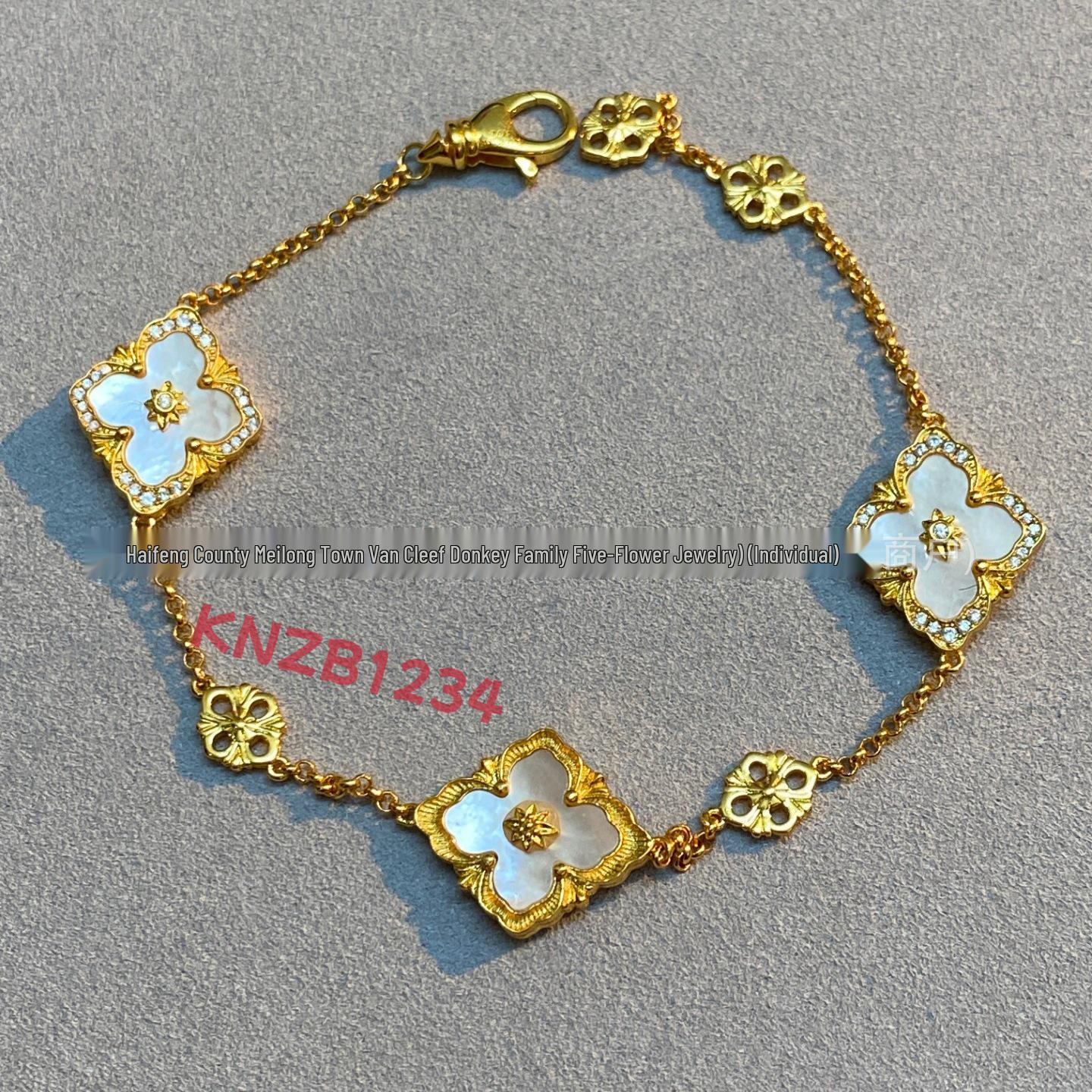 Итальянский женский роскошный браслет Buccellati с матовой поверхностью и лазерной гравировкой в виде пяти цветов Gold