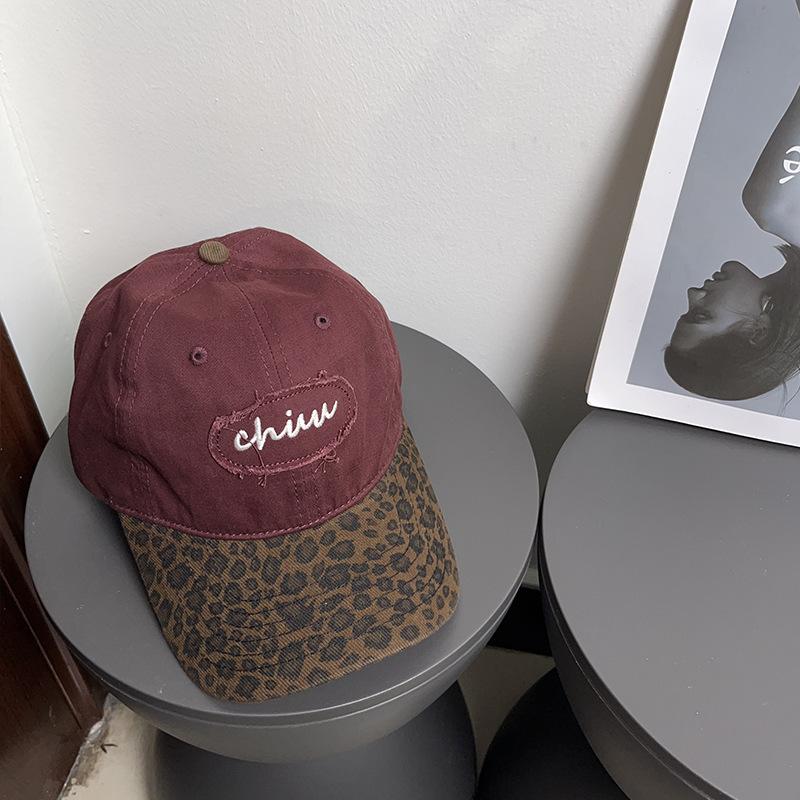 Retro leopard print baseball cap, American men s and women s sun protection color blocked duck tongue hat, adjustable style Adjustable красный