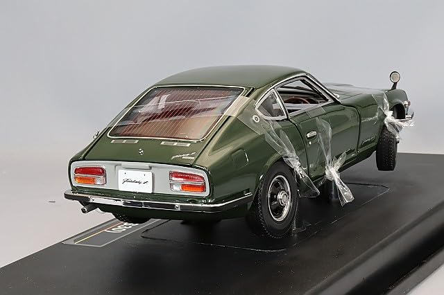 Sunstar Fairlady Z 70 Dunkelgrün RHD 3514R (S30) 1/18