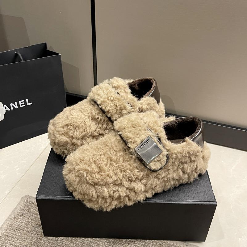 Two women s new winter belt buckles with thick soles and velvet to keep warm, Doudou and one foot cotton shoes. 35