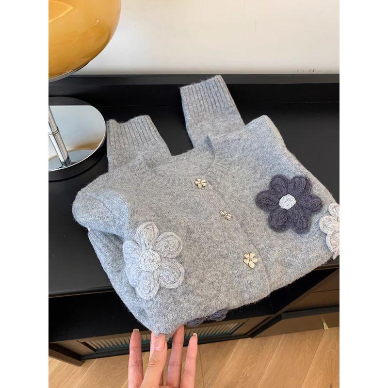 

Самосохраняющийся Самый продаваемый Рекомендуемый ~ Ленивый Вязаный кардиган с вышивкой цветов ручной работы Женский Осень-Зима 2025 Новое поступление Топ Light gray 2XL