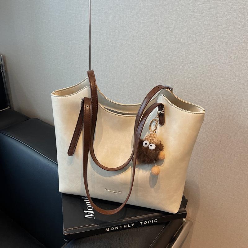 Large Capacity Bag Women's New Shoulder Bag Fashion Casual Versatile Commuter Tote Bag