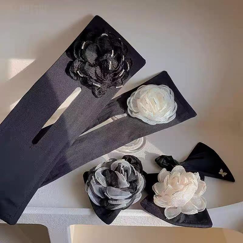 New Tea Flower Lazy Twist Comb Hair Accessory with A Bow-shaped Decoration for The Back of The Head, Suitable for Wavy Hair.
