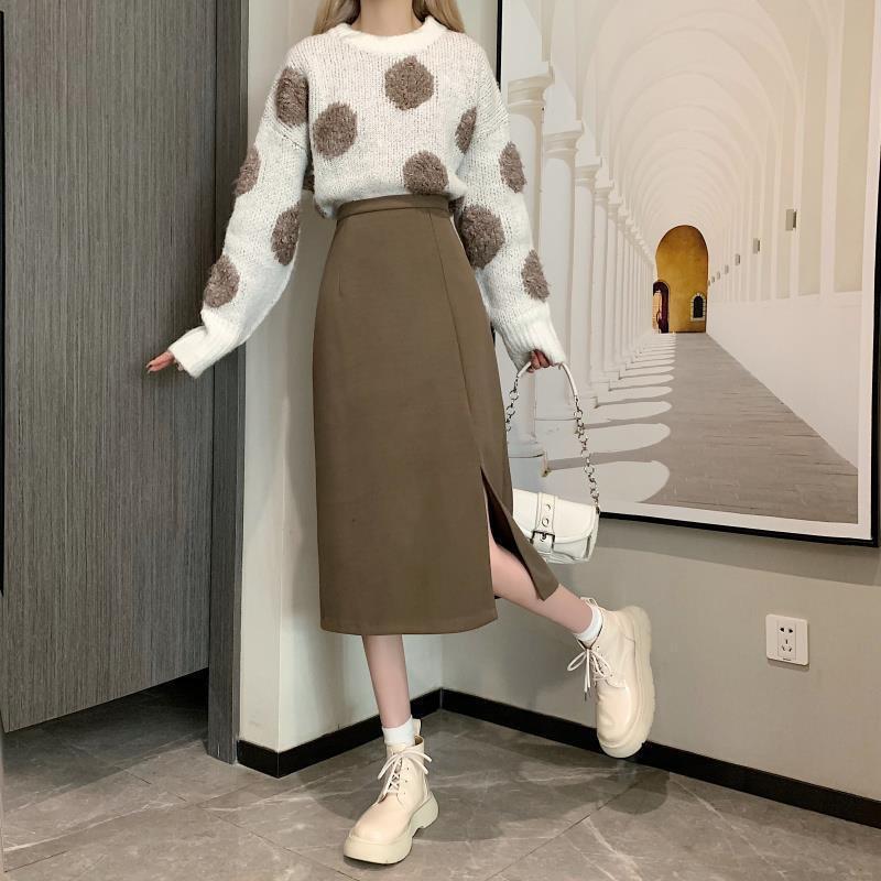 Plus Size High Waist Black Midi Skirt with Slit - A-Line Style for a Slimming Look