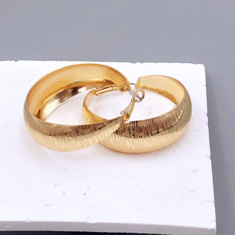 Funky a odvážné kruhové náušnice ve tvaru C ve tvaru rybí kosti pro ženy