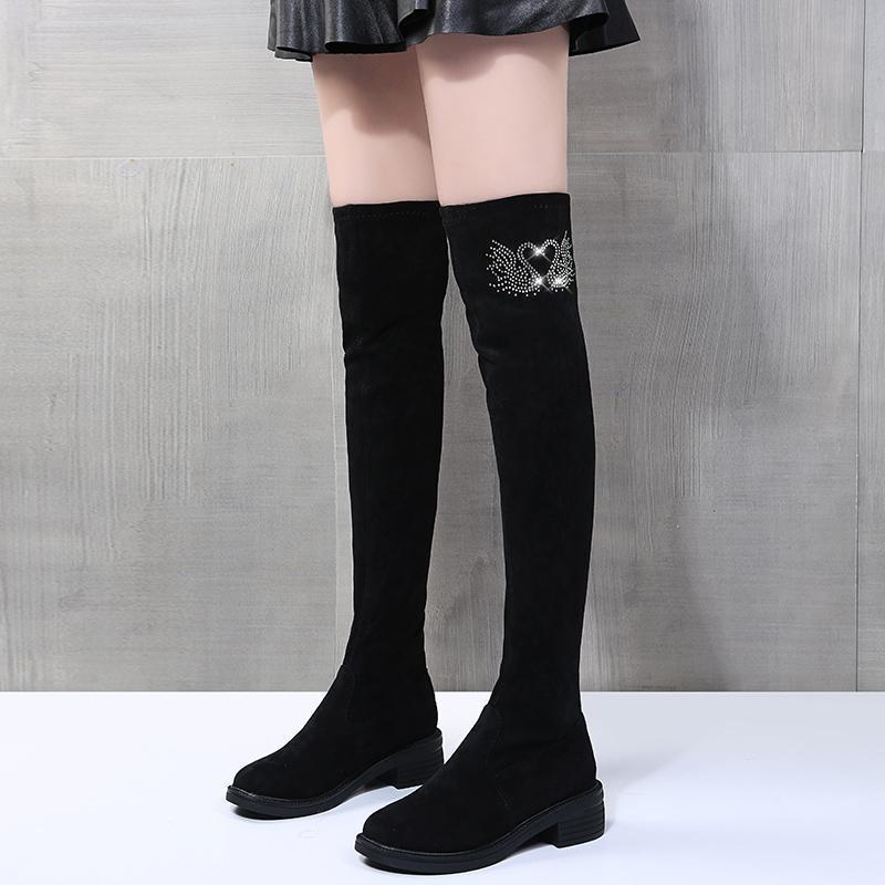 

Женские эластичные ботфорты выше колена 2025 Осень-Зима Новый дизайн, украшенные кристаллами, на толстом каблуке, облегающие, с подкладкой из искусственного меха, теплые ботинки 40