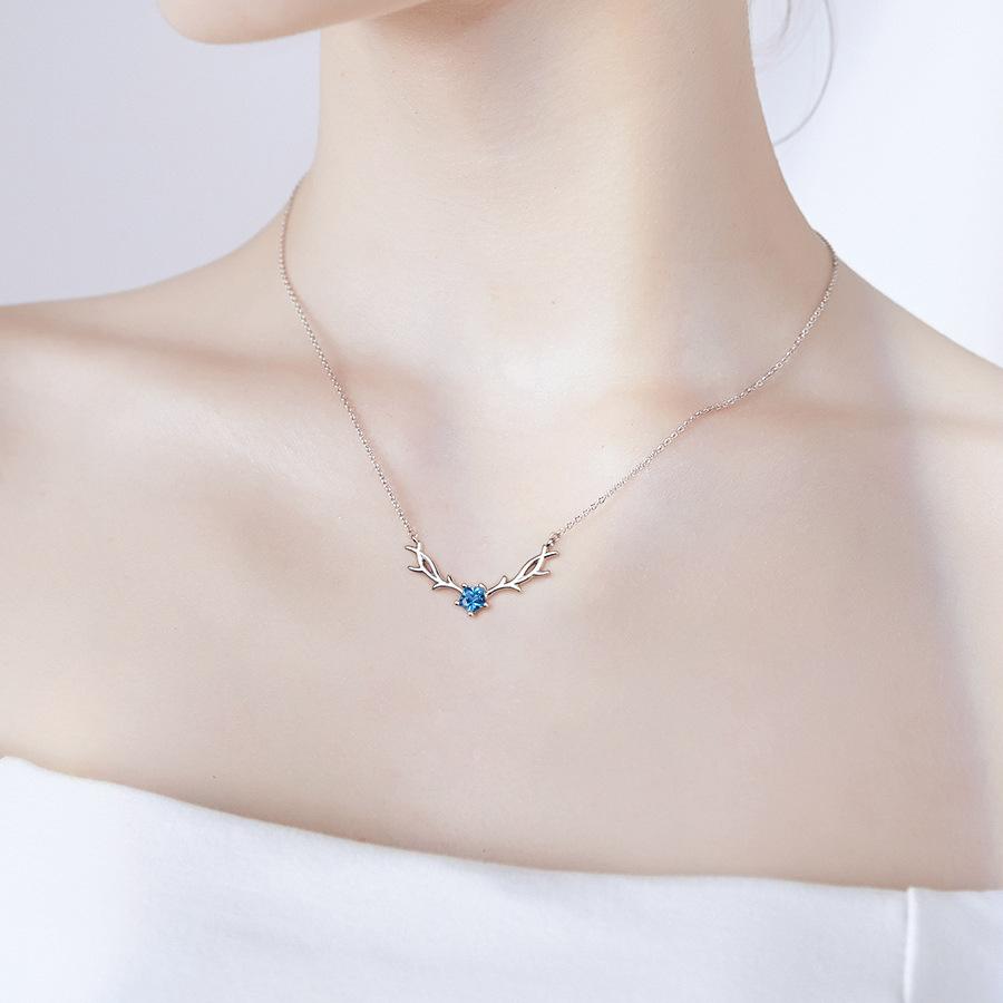 Collier Cerf Étoilé Yilu Road avec Vous pour Femme Simple Tendance Étudiant Forêt Pendentif Bois de Cerf Cinq Griffes