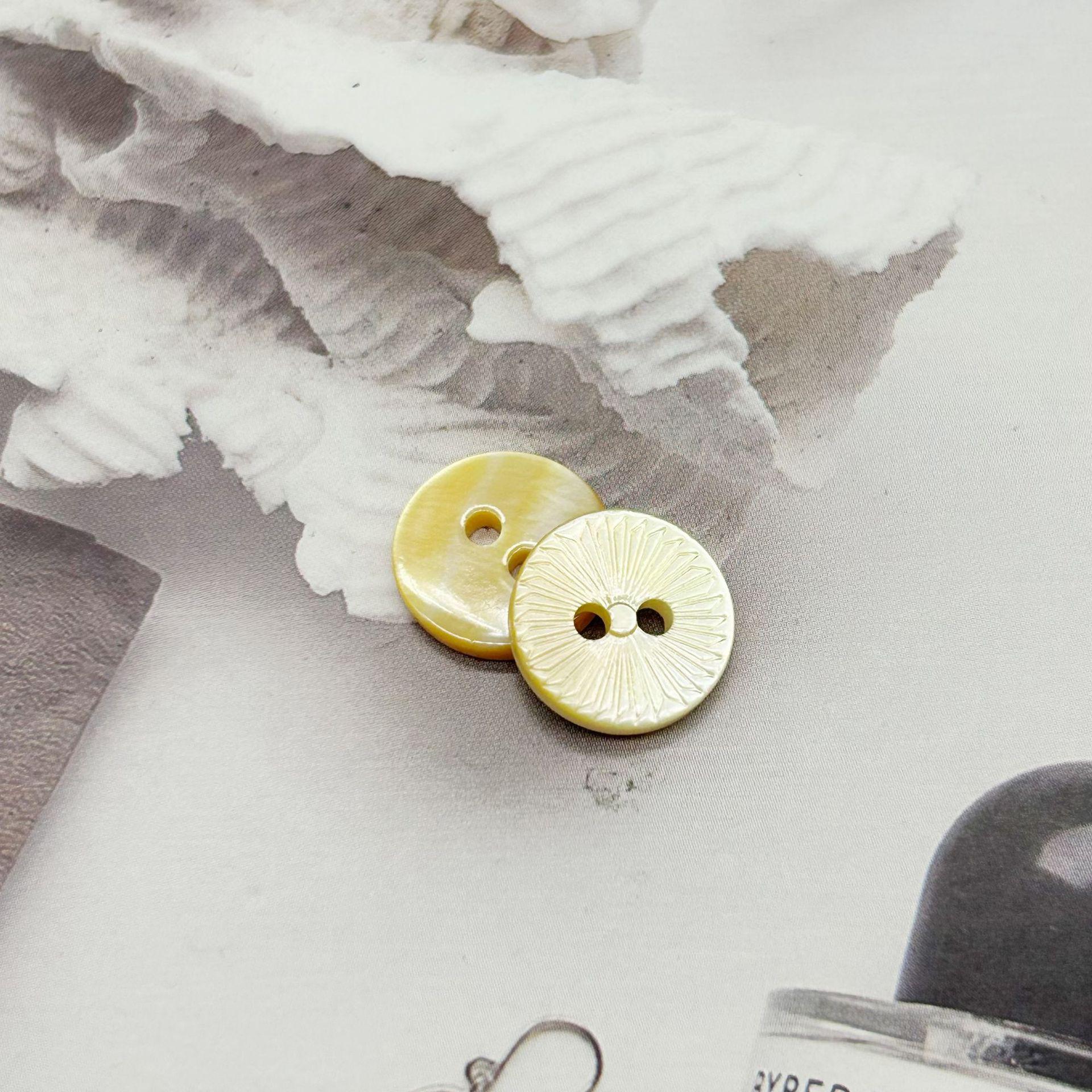 

10 шт. 2-отверстия ракушки пуговицы лазерные бабочки цветы рубашка блузка швейные принадлежности для корейской одежды товары для рукоделия 11.5MM