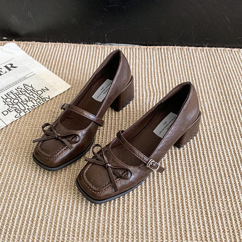 

French shallow single shoes women s 2025 summer new temperament small size inner height increase thick heel retro Mary Jane shoes 40 коричневый
