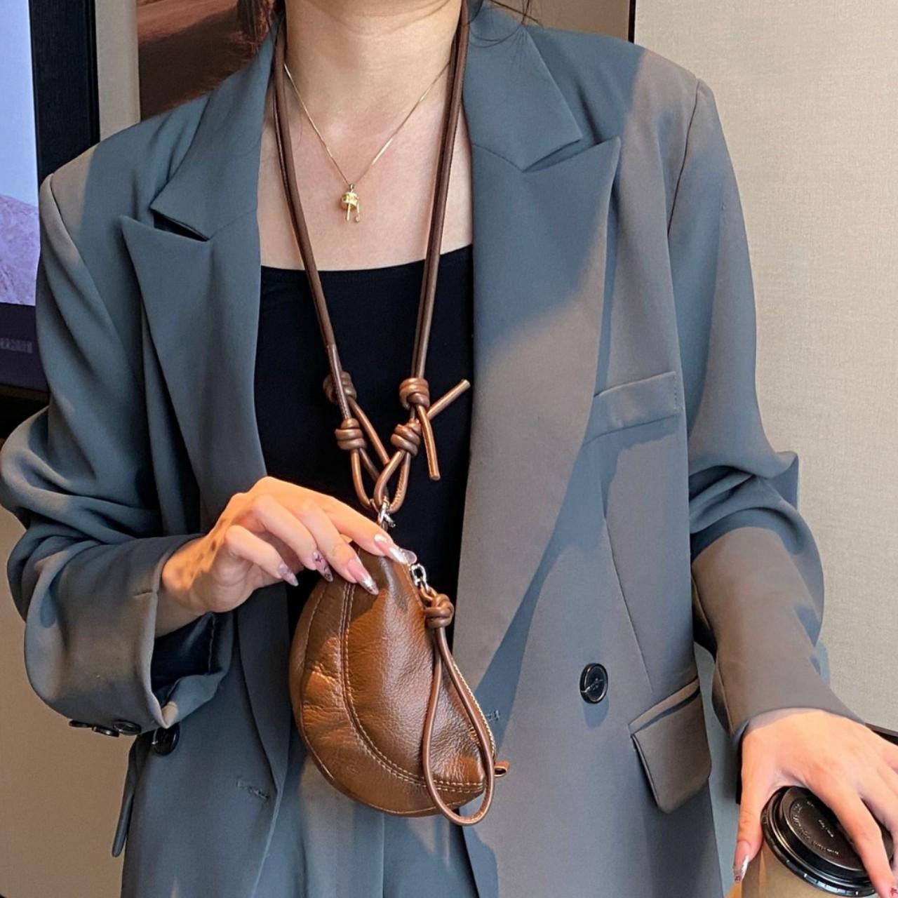 

Single shoulder women s leather versatile bag чорний