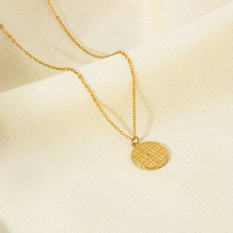 European and American simple and retro micro-inlaid diamond plaid round brand pendant necklace women's stainless steel plated 18k gold waterproof