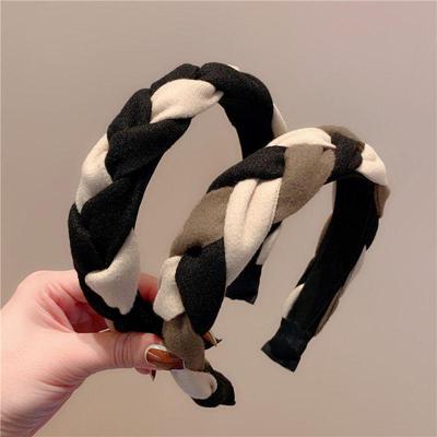 Strickstirnband im Hepburn-Stil mit Fischgrätenzopf und breiter Krempe für Damen - Vielseitiges und elegantes Haaraccessoire