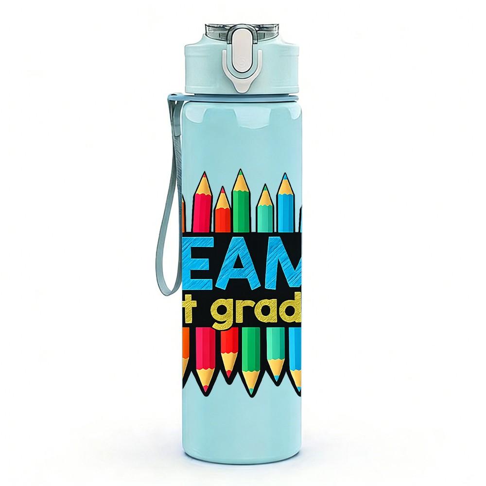 1PC Team 5th Grade Crayon Slogan Print 750ml Color Plastic Sports Water Bottle Leakproof Flip Straw Lid Suitable for Sports Office Home Use