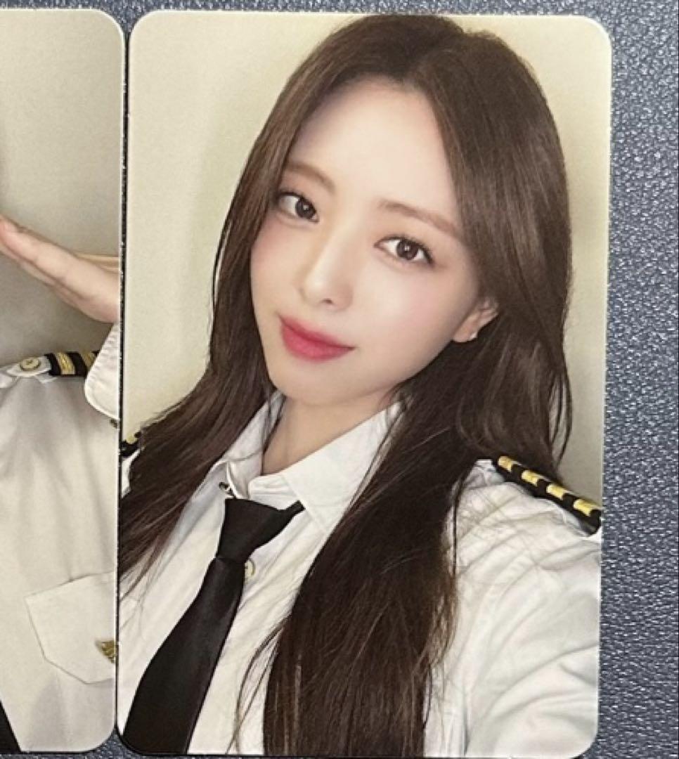 

[USED] ITZY Yuna GOLD makestar limited edition pilot trading card