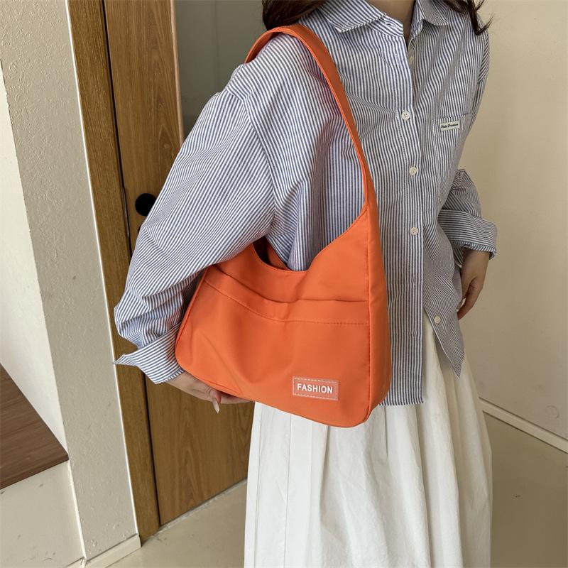 Casual Commuter Shoulder Bag Autumn New Bag Women's Retro Simple Tote Bag Fashionable and Fashionable Handbag