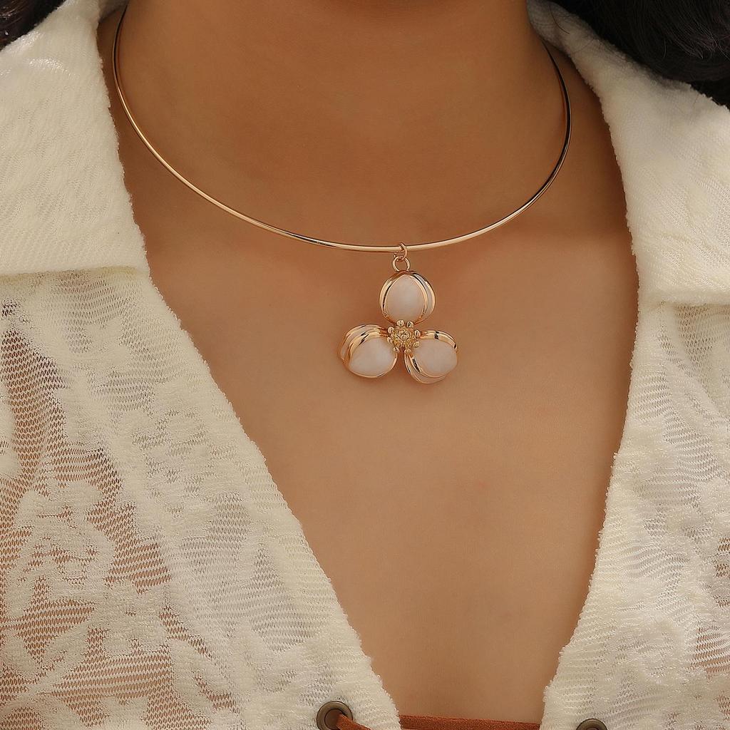 European & American Style Retro Large Petal Choker Necklace - Women's Simple Personality Clavicle Chain Accessory